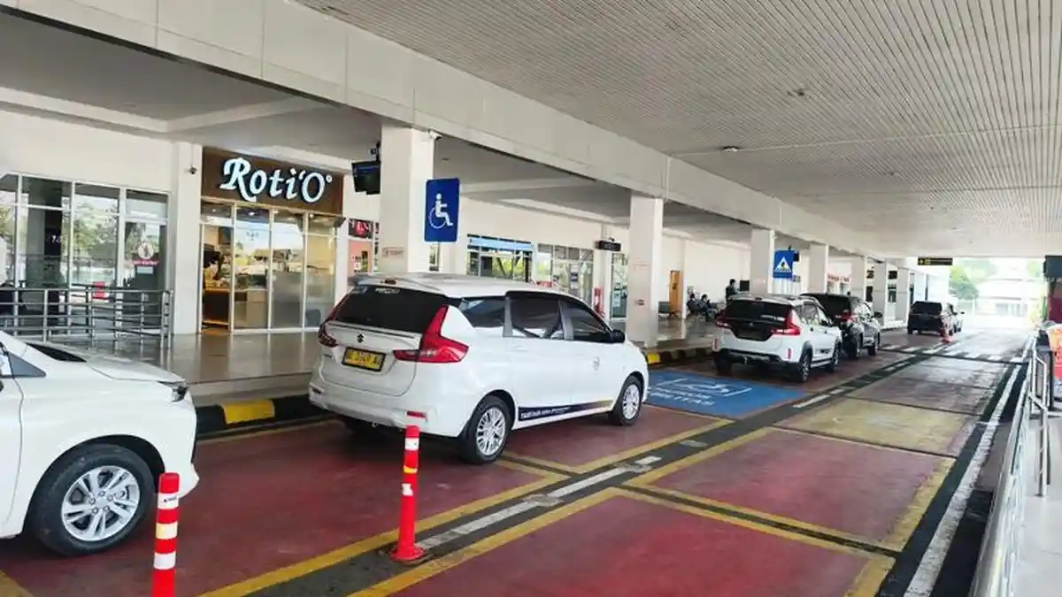 Imbas Erupsi GAK, Kemarin Dapat Penumpang, Hari Ini Sopir Taksi Bandara ...
