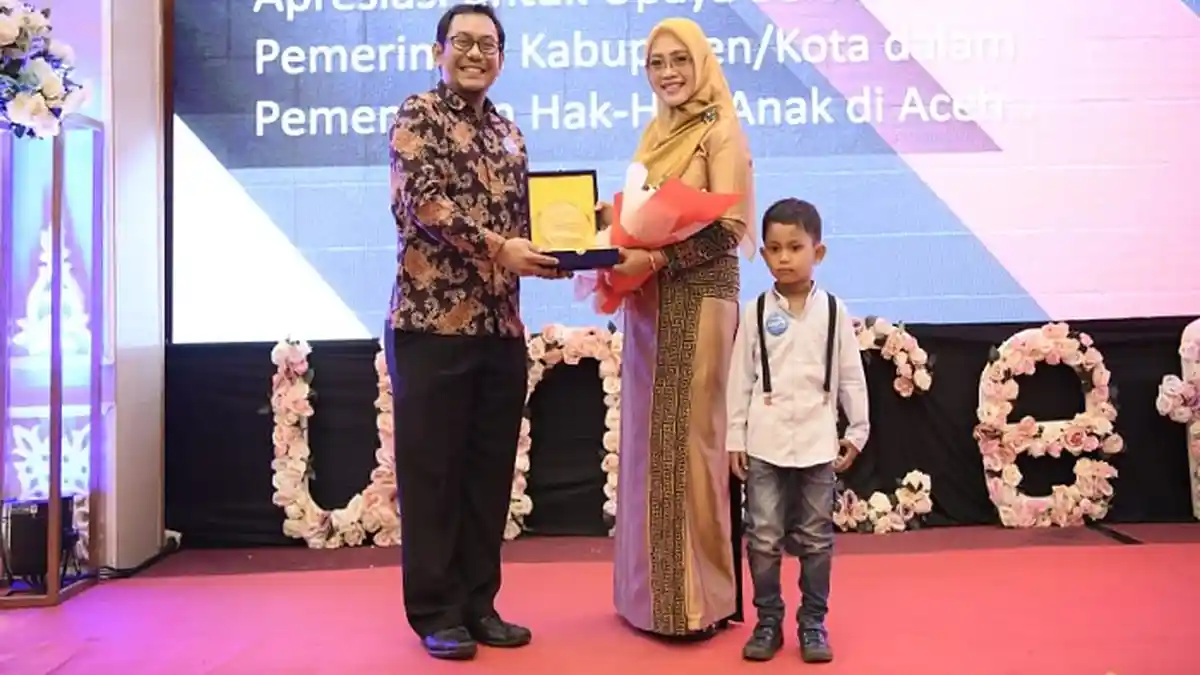 Dyah Erti Terima Penghargaan Unicef   