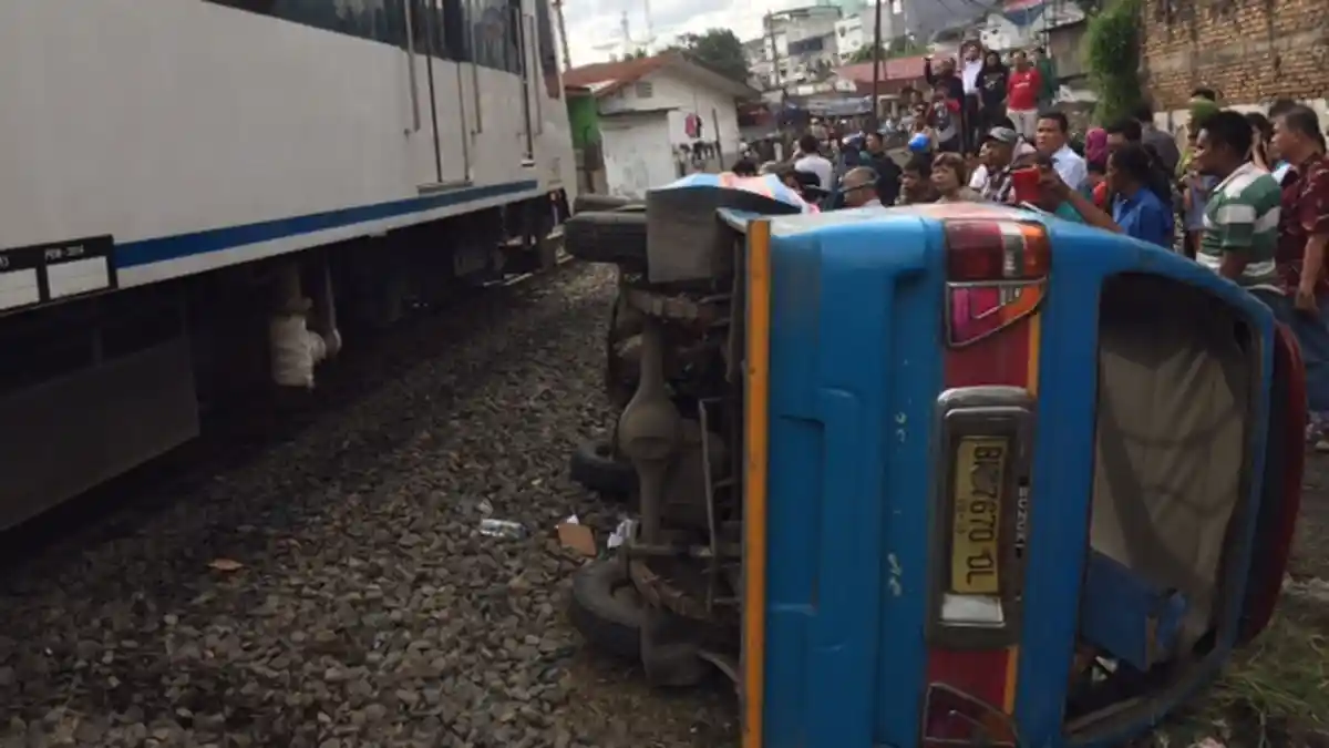 Tindak Lanjut Kasus Kereta Api Seret Angkutan Kota Dilimpahkan ke Polresta Medan