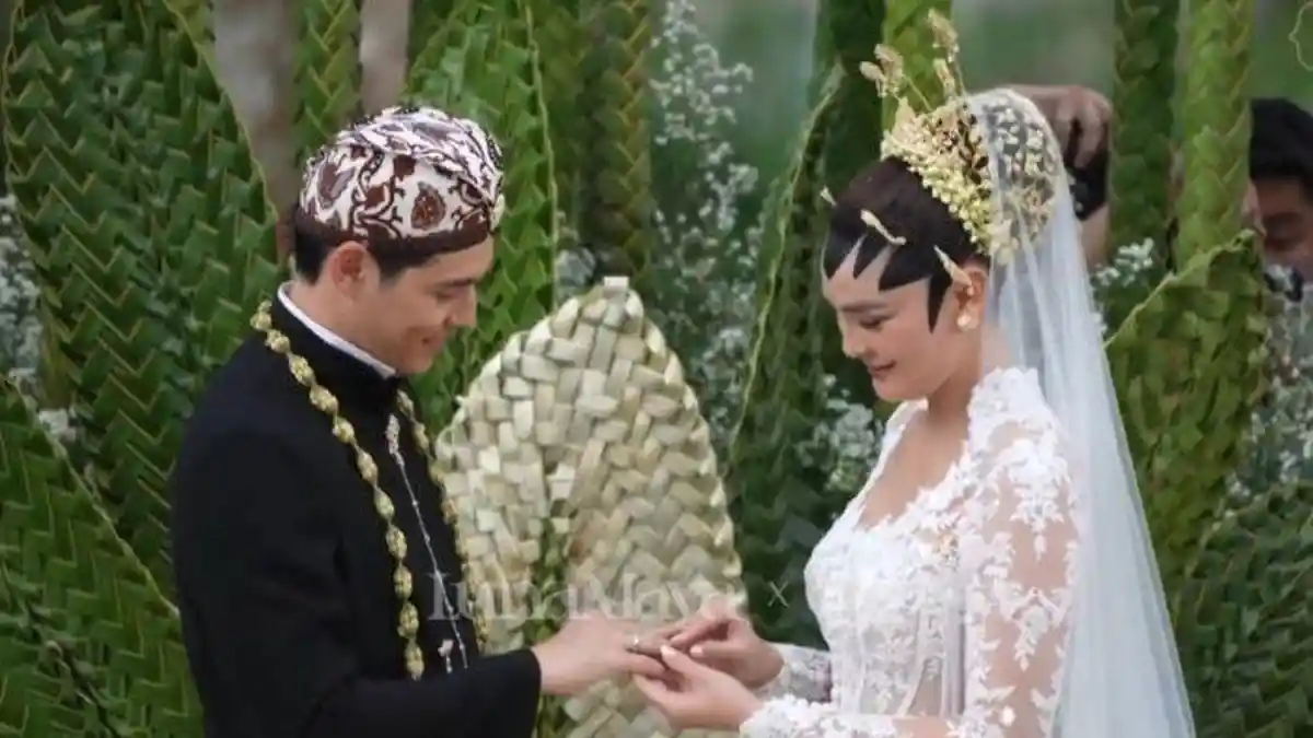 Dulu Ditinggal Ariel dan Reino Barrack, Luna Maya Pamer Seserahan dari Sang Suami Maxime Bouttier