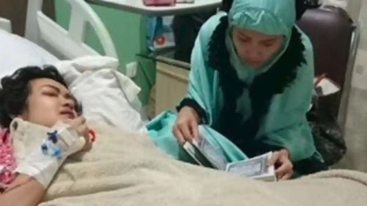 Julia Perez Sudah Tak Tahan di Rumah Sakit, Kondisinya Naik Turun
