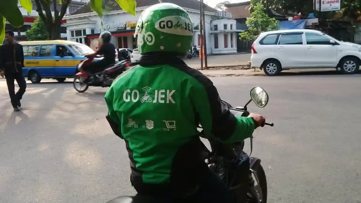 Viral Curhatan Driver Ojol dengan Penumpangnnya Mahasiswa UNPAD Bikin Kaget. 'Saya Lulusan Jerman'