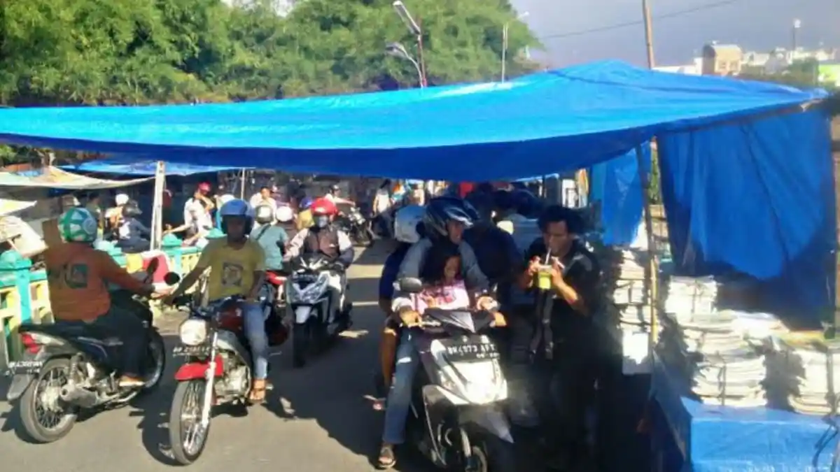 Titi Gantung Jadi Buruan Pelajar Medan Cari Buku Murah