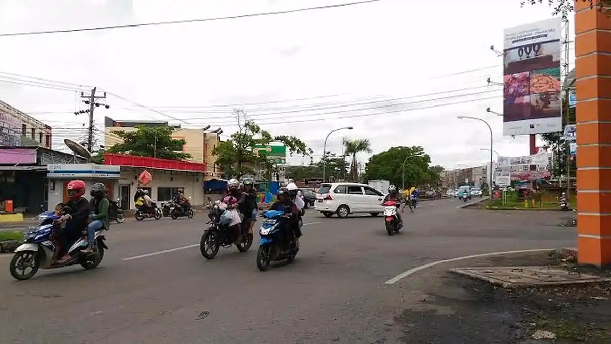 Pukul 13.12 Wita, Lalu Lintas Depan Telkomas Makassar Lancar