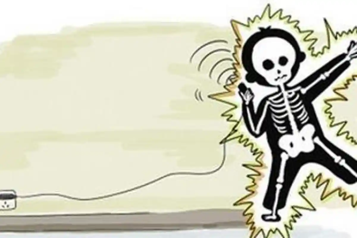 Pegang Tiang Listrik saat Hujan, Seorang Petani Tewas Tersengat Listrik, Disusul 2 Anak dan Suaminya