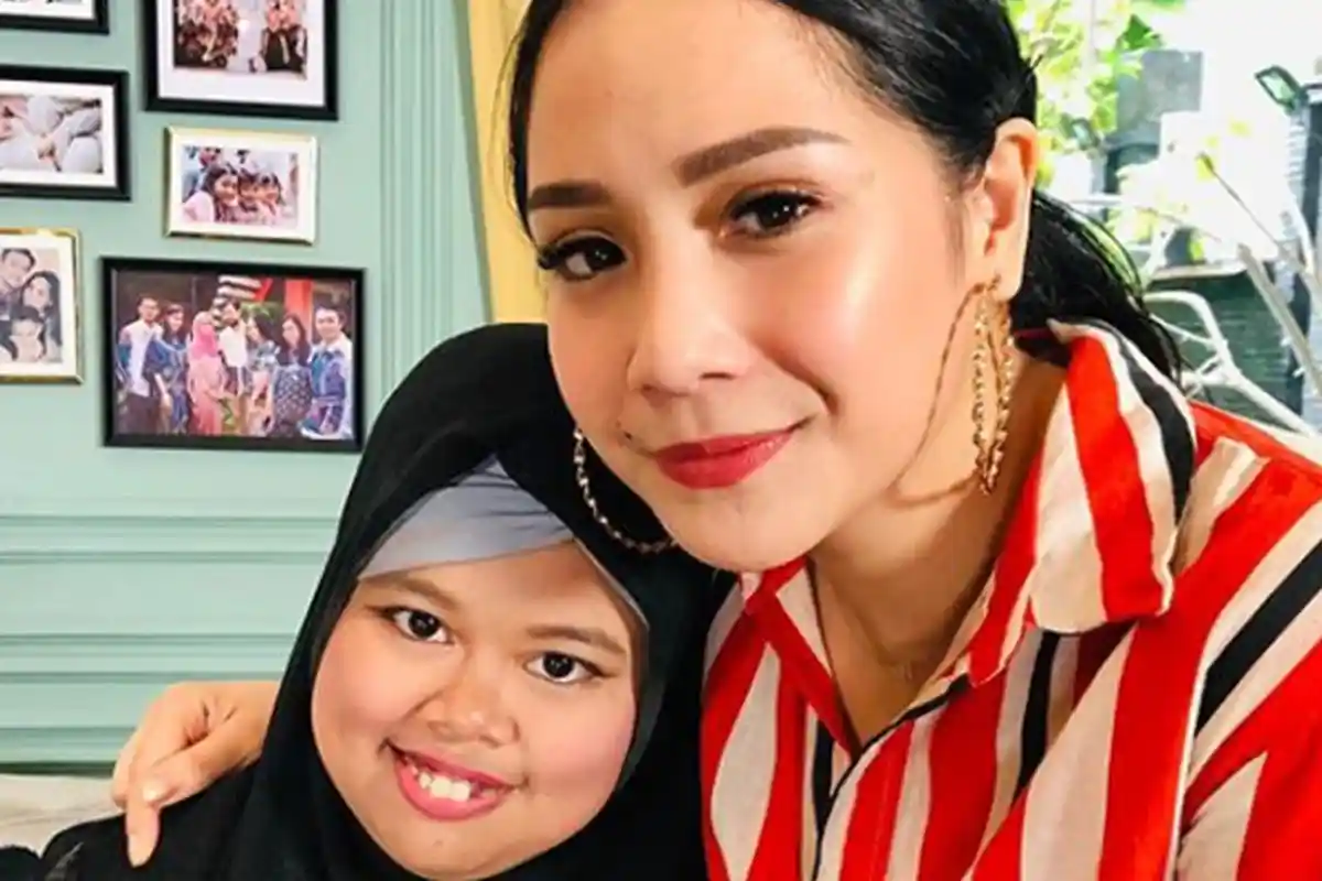 Vloger Viral Rahmawati Kekeyi Nyeletuk saat Rias Wajah Bareng, Nagita Slavina Sebut Ini
