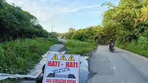Jembatan-rusak-435tdfgdcx.jpg
