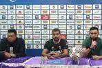 Pelatih-Persita-Tangerang-Luis-Edmundo-saat-memberikan-keterangan-pers.jpg