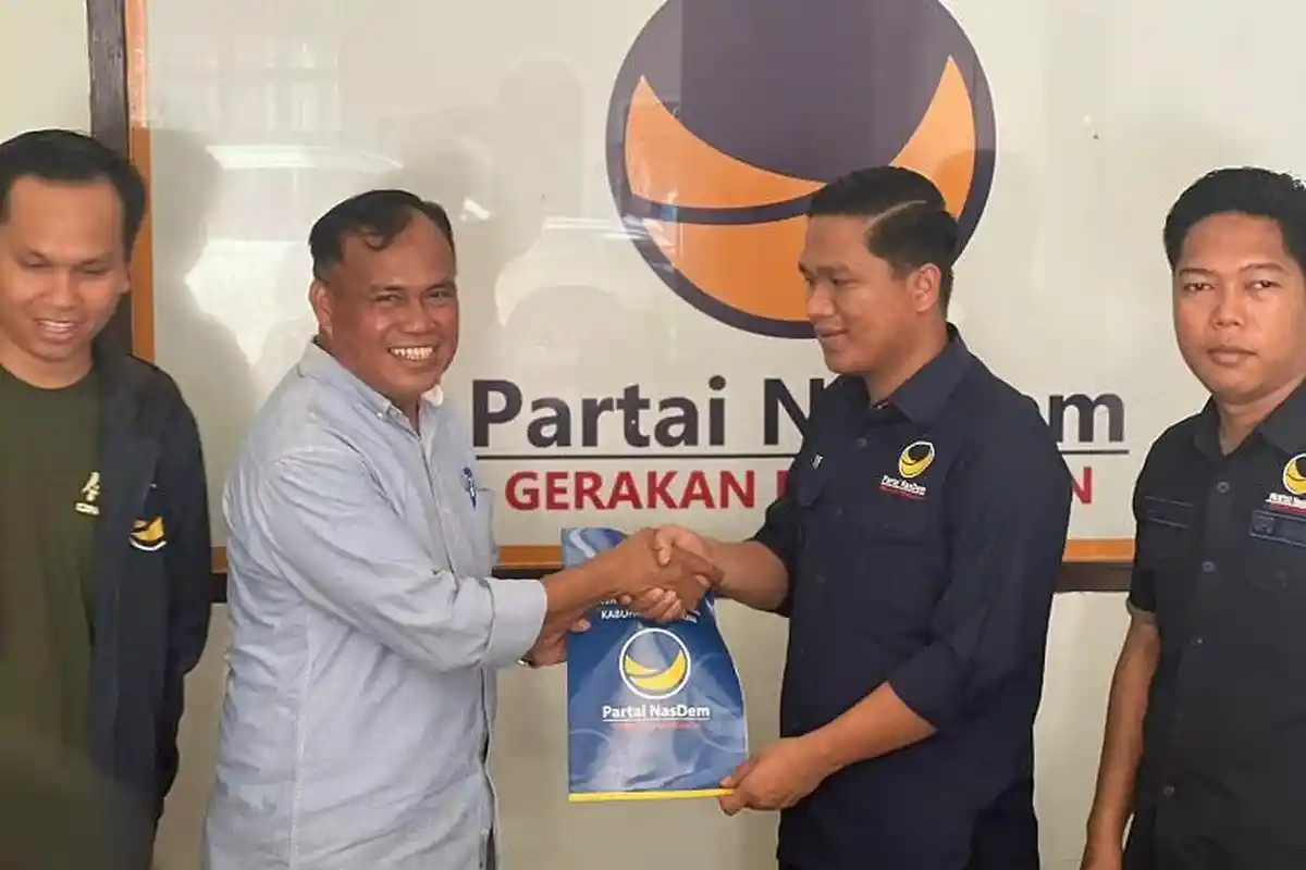 Serius Daftar Calon Bupati Pilkada Mamuju, Rahmat Sanusi Kembalikan Formulir di Nasdem 