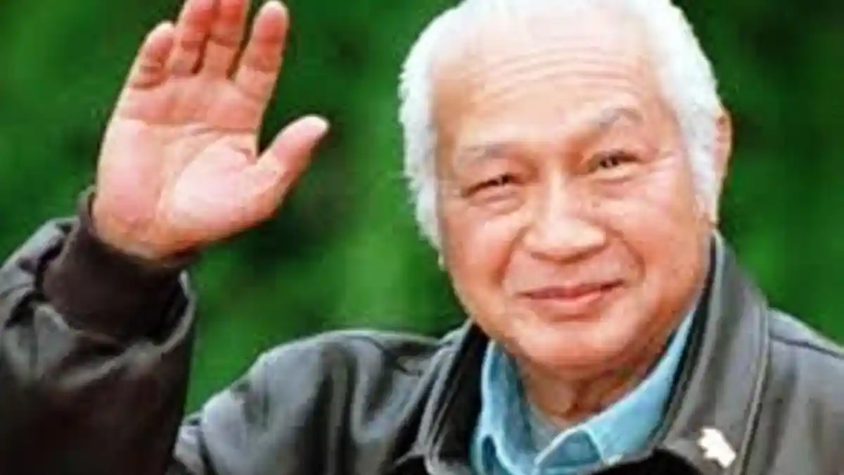 MEMAKNAI KEPAHLAWAN SUHARTO SECARA BERKEADABAN