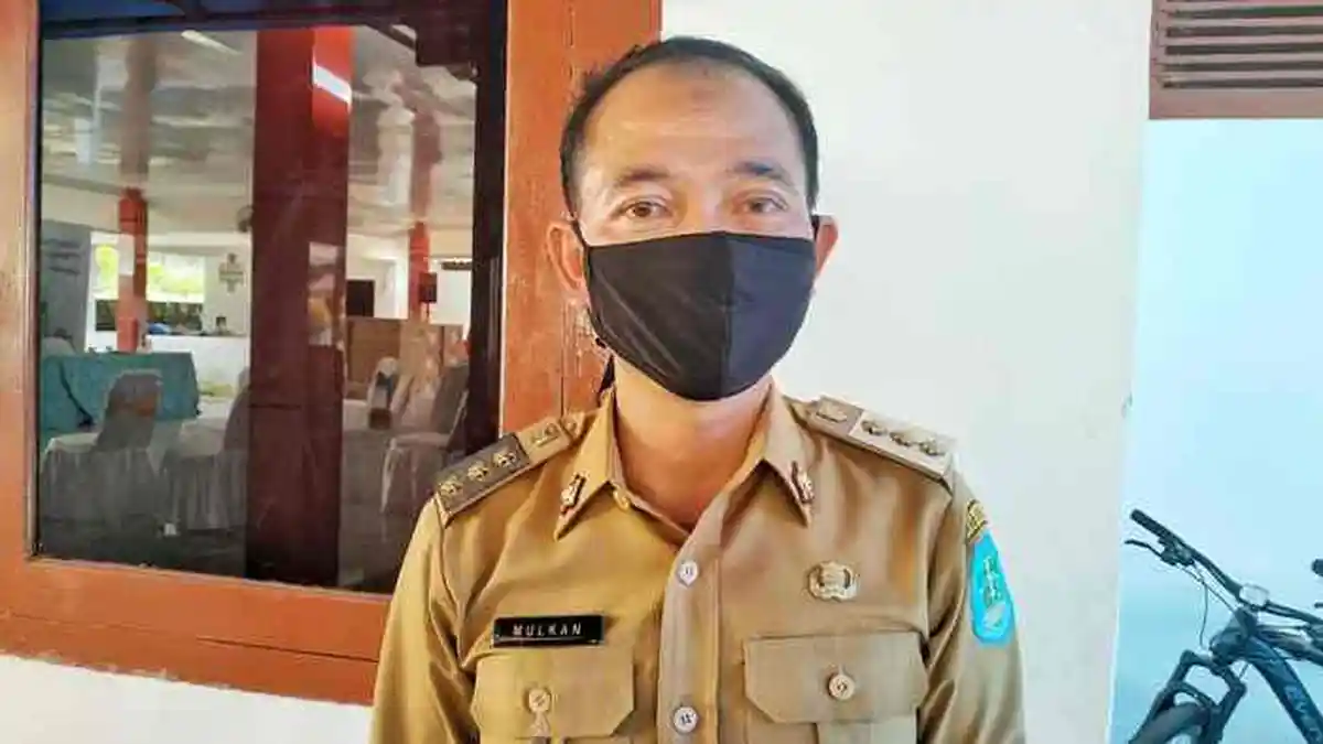 Meyakinkan Masyarakat, Bupati Bangka Mulkan Siap Divaksin