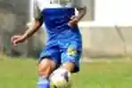 Tantan Mengumpan Bola