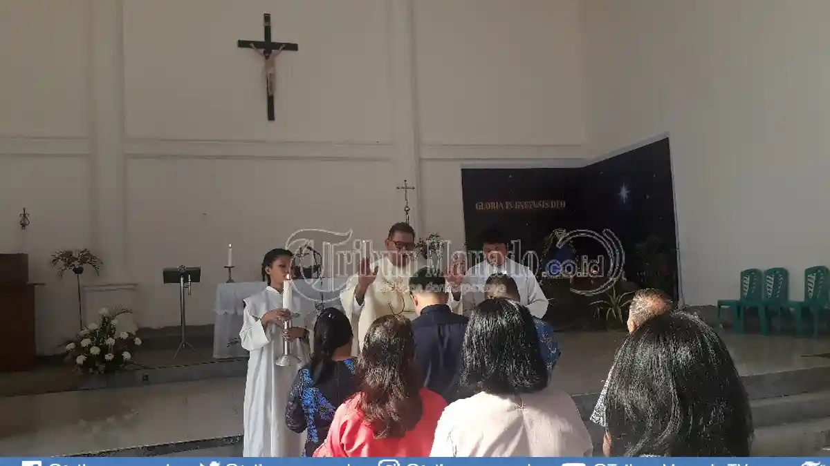 Pesta Keluarga Kudus, Pastor Yonas Berkati Keluarga-Keluarga di Maumbi