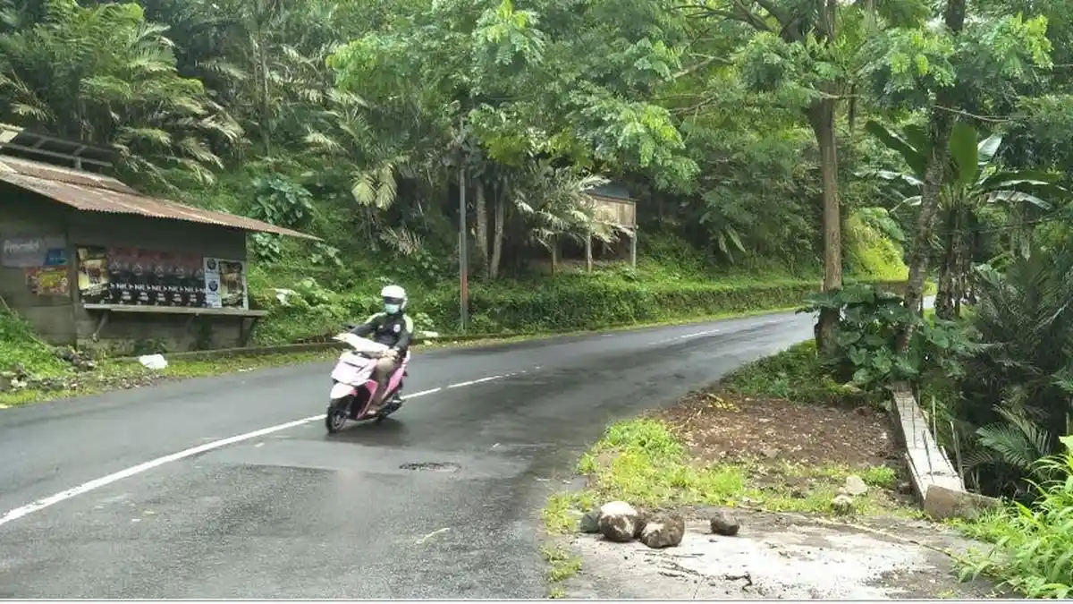 Jalan Pangu-Ratahan Mitra tak Punya Rambu, Warga Nyaris Masuk Jurang