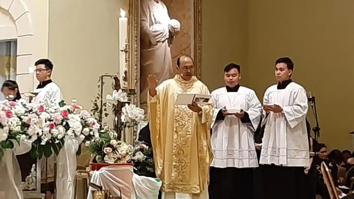 Misa Malam Paskah, Pastor Damianus Yangko Alo Ajak Umat Miliki Hati dan Pikiran Baru
