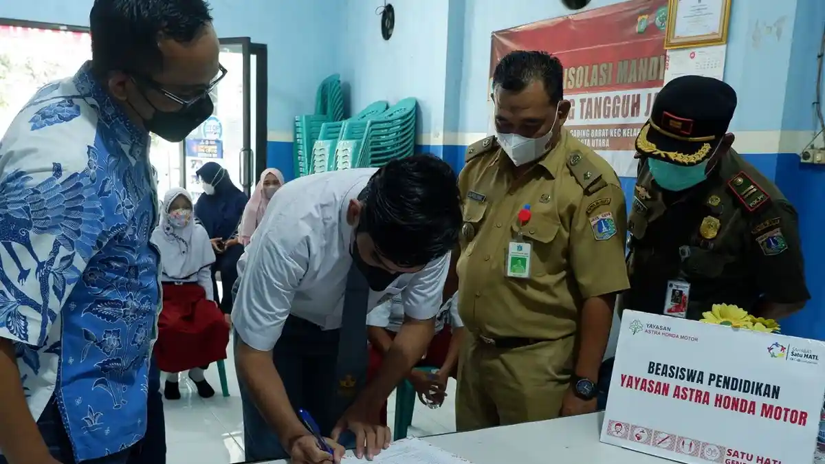 Yayasan AHM Berikan Beasiswa untuk 242 Pelajar