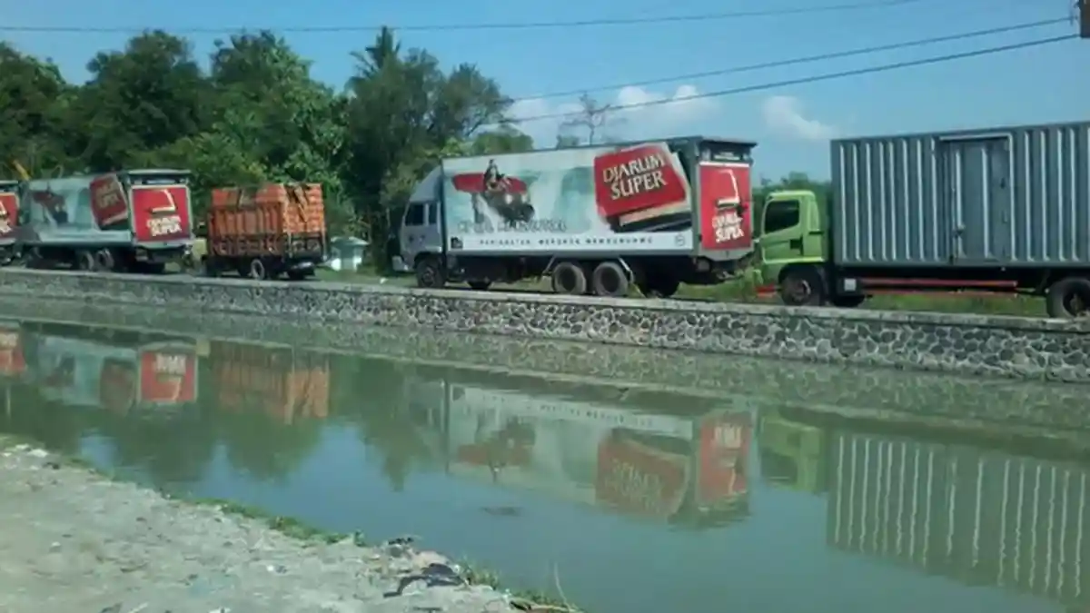 Sopir Bus Keluhkan Amblasnya Jembatan Comal
