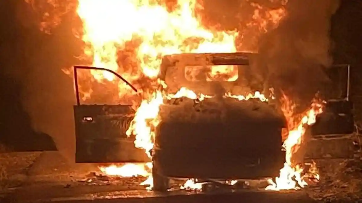 Mobil Kijang Pick Up Ludes Terbakar di Jantho, Supir dan Kernek Alami Luka Bakar
