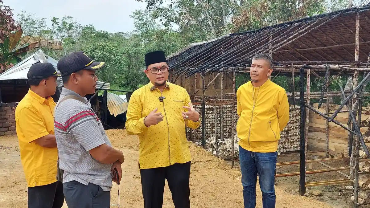Ivan Wirata DPRD Provinsi Jambi Kunjungi Keluarga Korban Kebakaran di Muaro Jambi