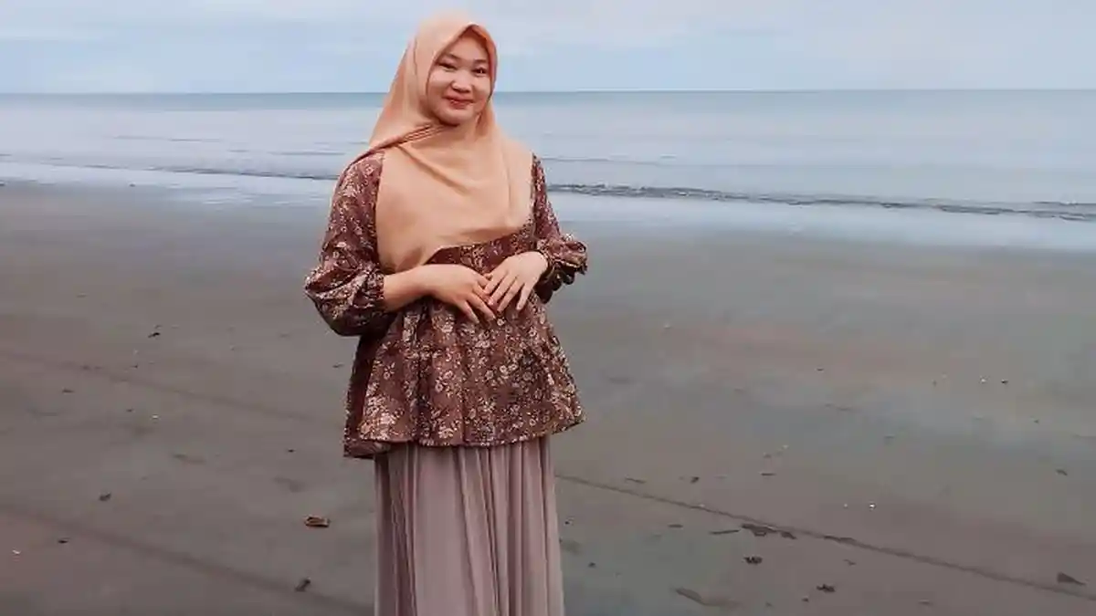 Cewek Bolmong Thalia Mokodongan, Guru Cantik Bangga Mengajar di Madrasah