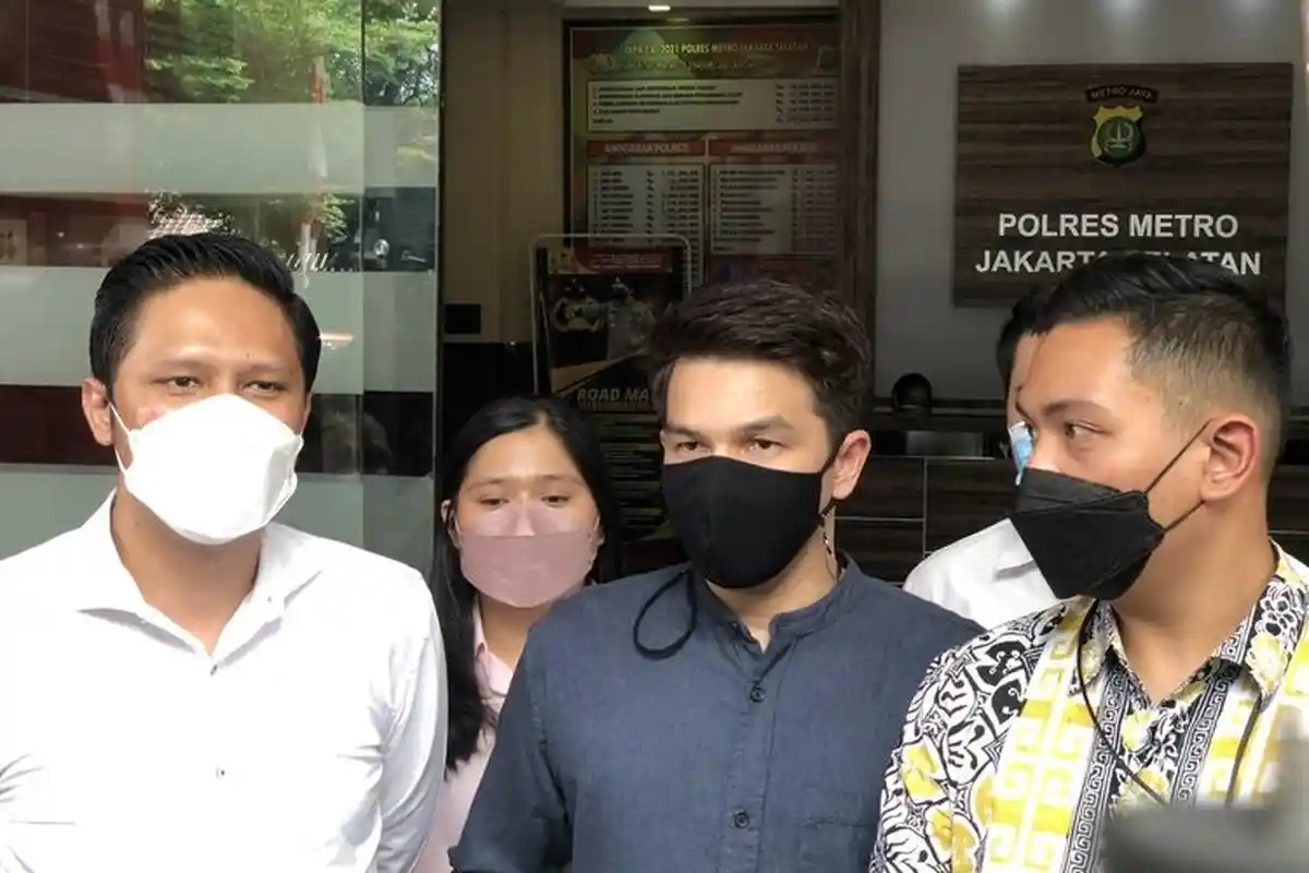 Tantang Dhena Buktikan Tuduhan Selingkuh, Pihak Jonathan Frizzy: Kalau Tak Bisa, Berarti Omongan Aja
