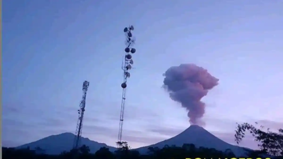 Ranto Kresek Abadikan Detik-detik Letusan Merapi, Kolom Raksasa Membubung dari Puncak