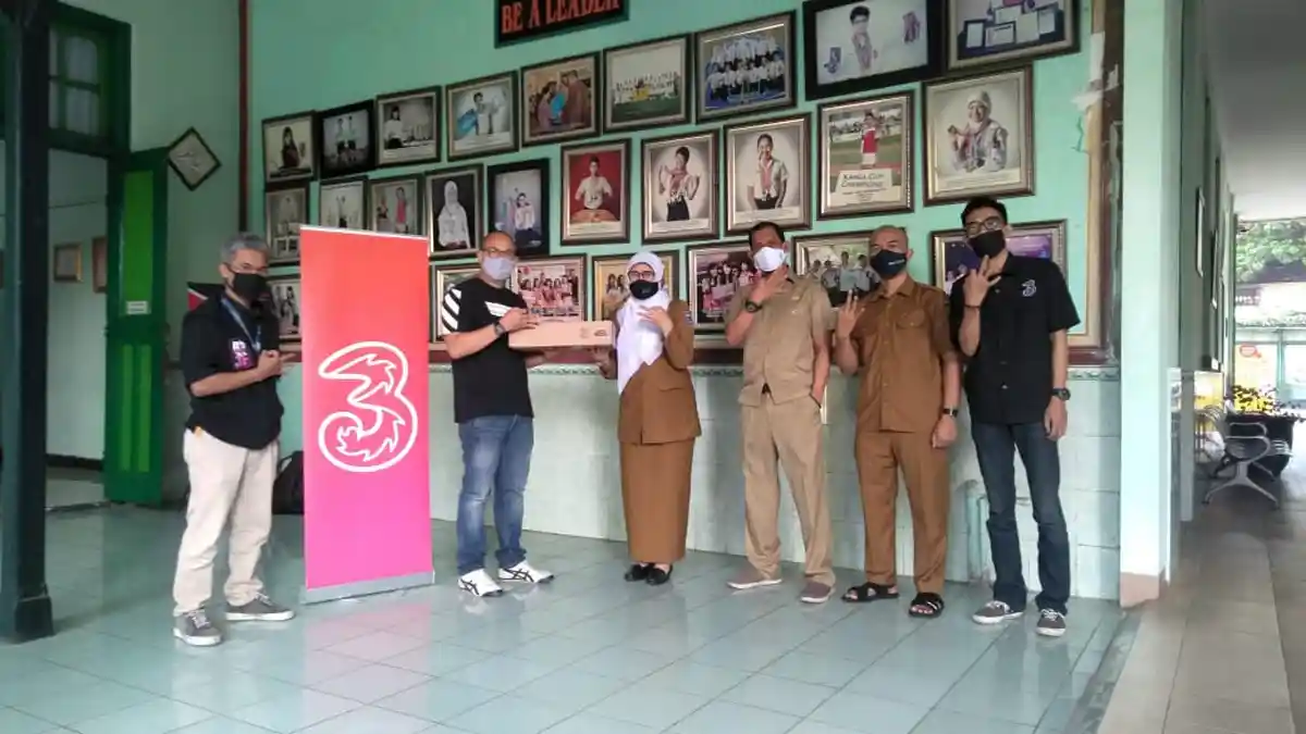 3 Beri Internet bagi Pelajar Pengajar di Lebih dari 4.000 Sekolah di Indonesia