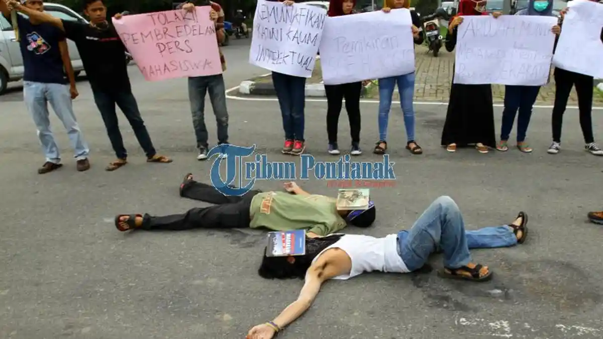 Kenang Momen Sumpah Pemuda, Belasan Mahasiswa Gelar Aksi di Digulist