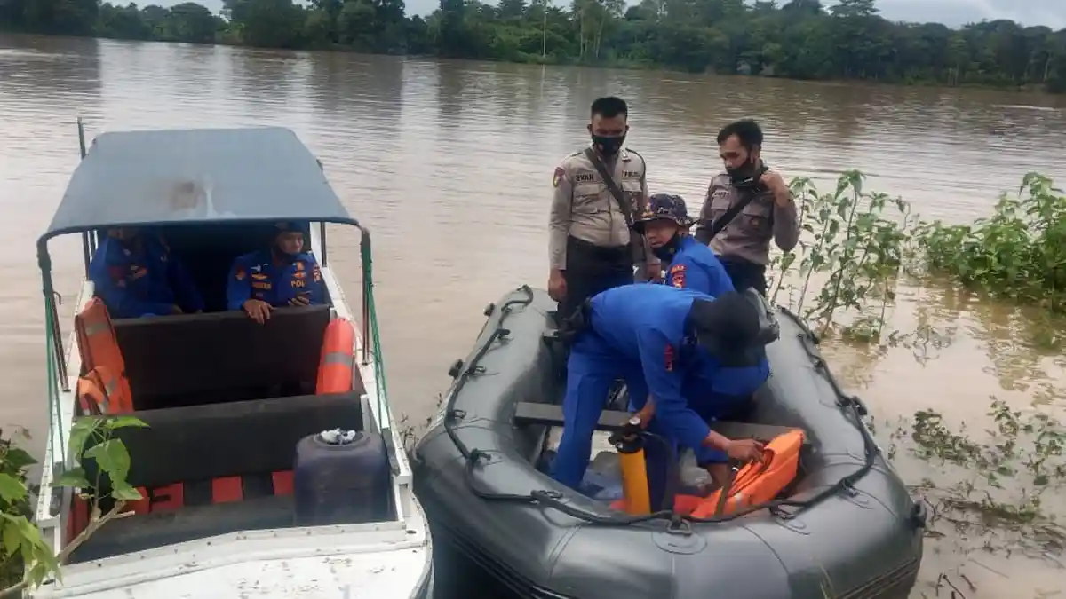Perahu Karam Petani di Muba Tenggelam di Sungai Musi