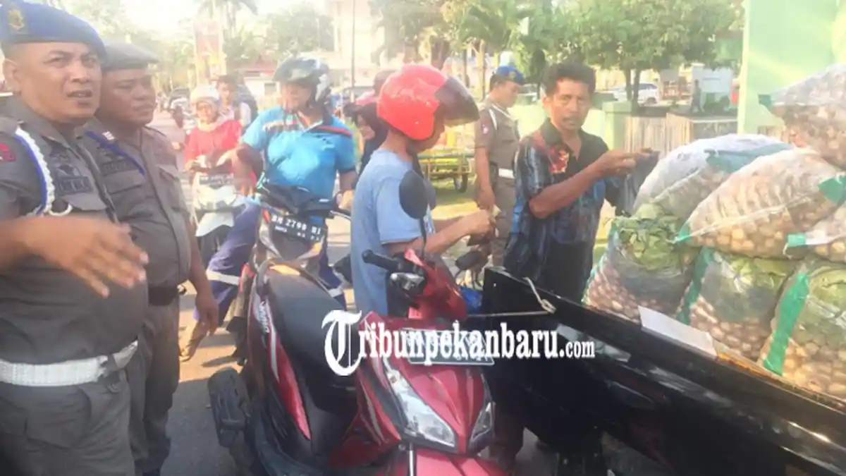 Satpol PP Dumai Rutinkan Penertiban Pedagang Diatas Badan Jalan