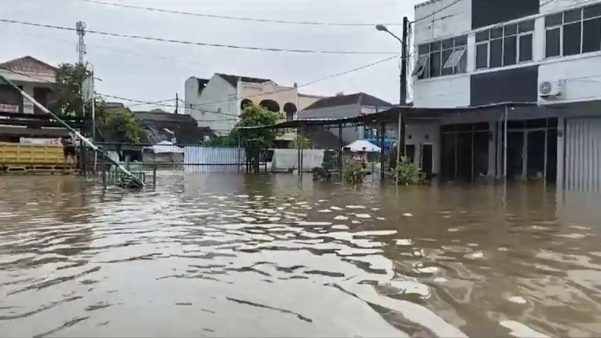 23 Titik Banjir pasca Hujan Deras Guyur Tangerang Selatan,  Tinggi Muka Air Ada yang Capai 50 Cm