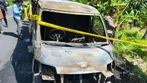 20251113-MOBIL-TERBAKAR-DI-POLMAN1.jpg