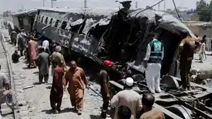 kereta-Pakistan.jpg