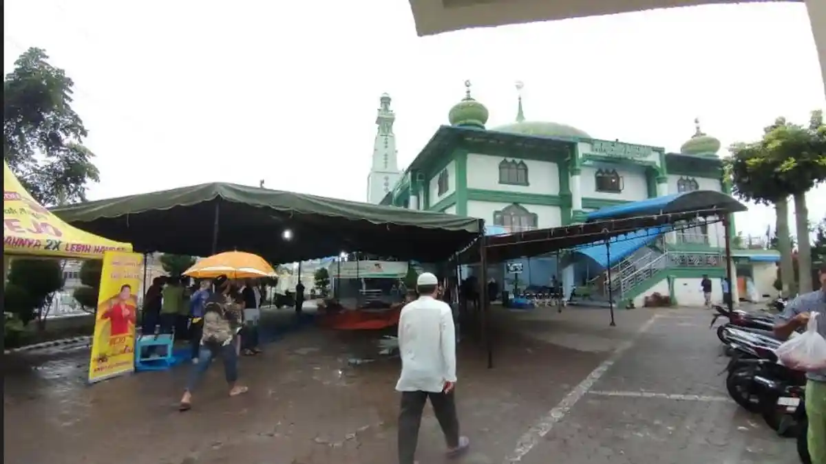 Hujan sejak Pagi, Jamaah Masjid Agung Kabanjahe Tetap Semangat Laksanakan Shalat Idul Adha