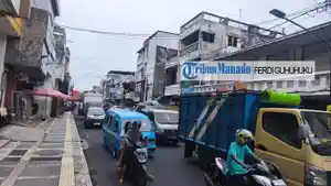 Jalan-Calaca-Kecamatan-Wenang-Kota-Manado-yang-tampak-macet.jpg