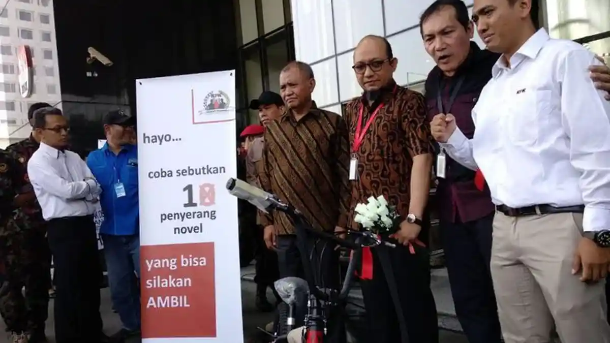 Dua Tahun Kasus Novel Baswedan: Dua Sepeda Masih Nangkring di Kantor KPK
