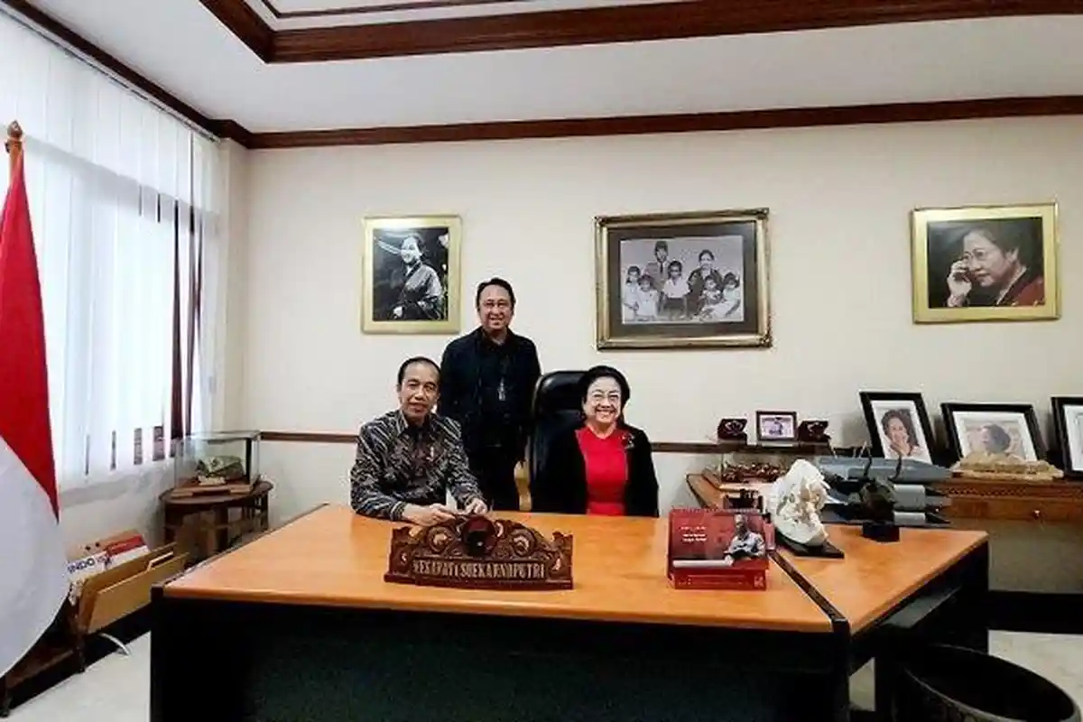 Jarang Muncul di Publik, Prananda Prabowo Anak Megawati dari Suami Pertama Tampil bersama Jokowi