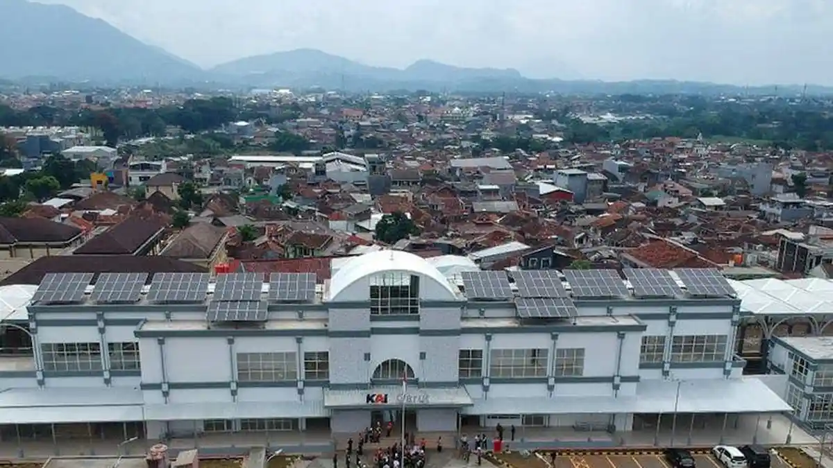 6 Rekomendasi Wisata Garut Dekat Stasiun Kereta, Bisa Kemping Ceria