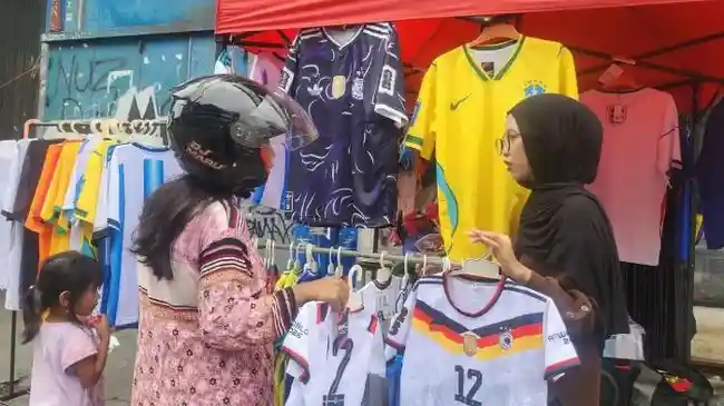 Semarak Piala Dunia 2026 di Indonesia Kian Terasa, Atribut Tim Peserta Mulai Diburu Penggemar