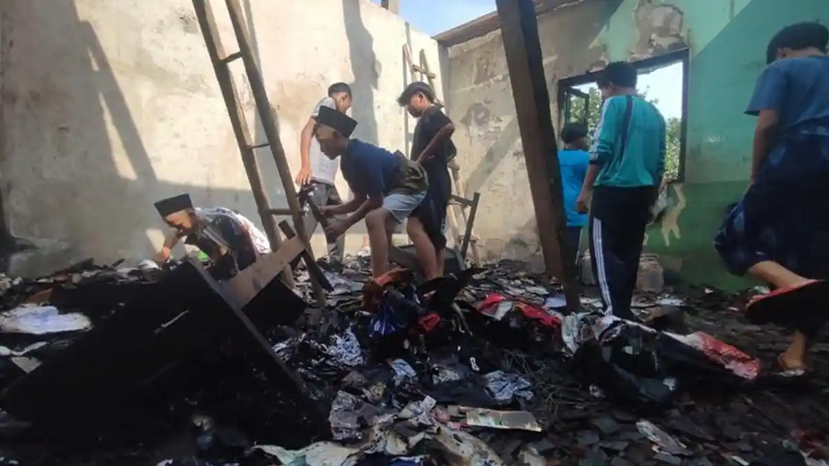 Bangunan Ponpes Bina Insani Kabupaten Semarang Terbakar, Pengasuh Hibur Santri Hilangkan Trauma