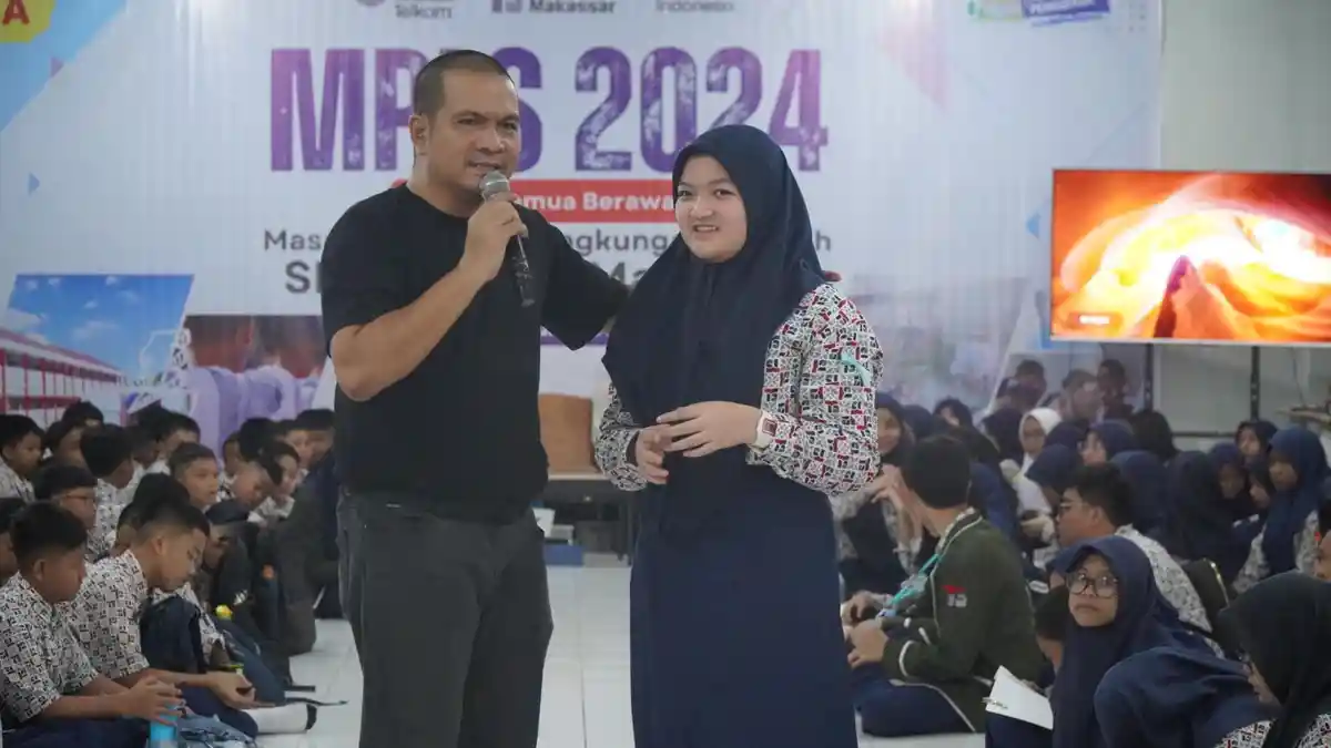 Pemateri MPLS SMP Telkom Makassar, dr Yudi Bahas Gadget dan Prof Heri Tahir Bahas Kekerasan Pelajar