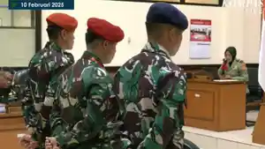 Tiga-oknum-TNI-terdakwa-penembak-mati-bos-rental-mobil-saat-sidang.jpg