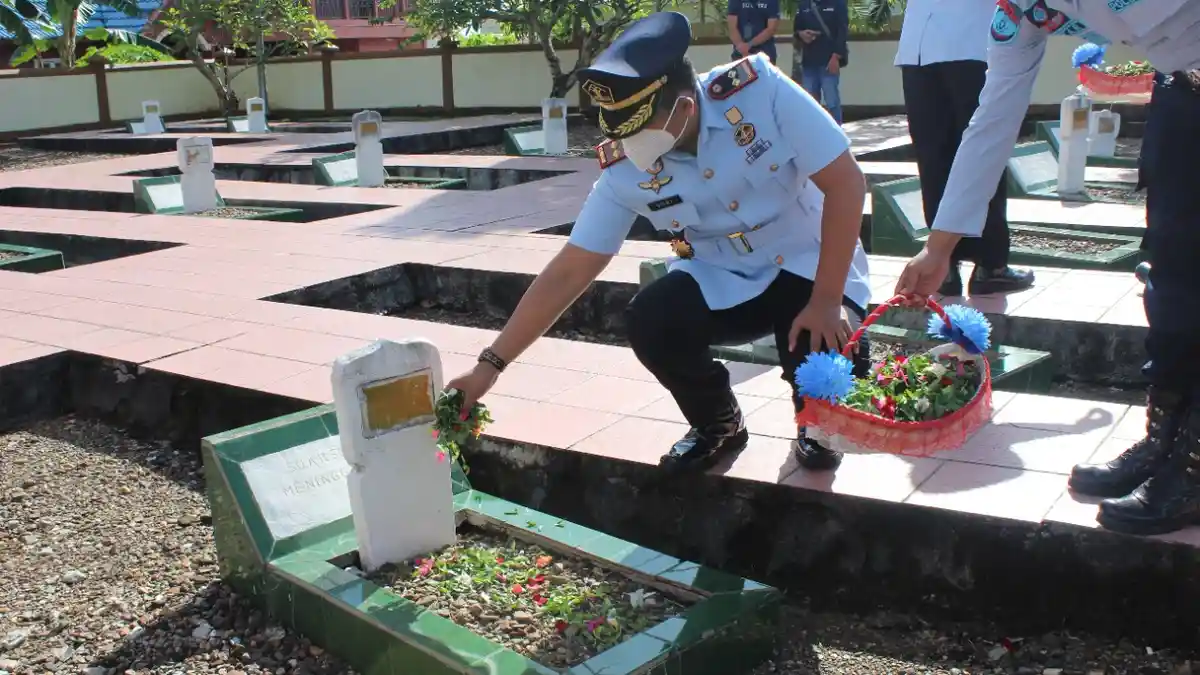 Peringati Hari Bhakti Pemasyarakatan, Jajaran Rutan Tanah Grogot Gelar Tabur Bunga di TMP