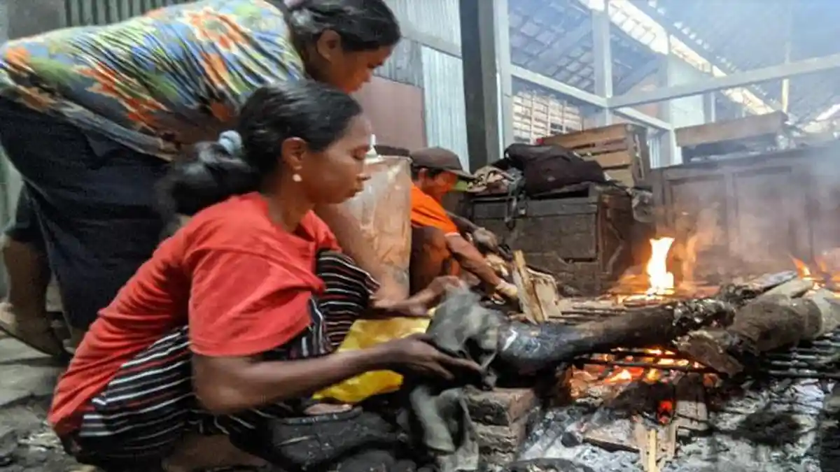 Ada Jasa Khusus Bakar Kepala dan Kaki Kambing-Sapi di Bojonegoro, Laris Manis saat Momen Idul Adha