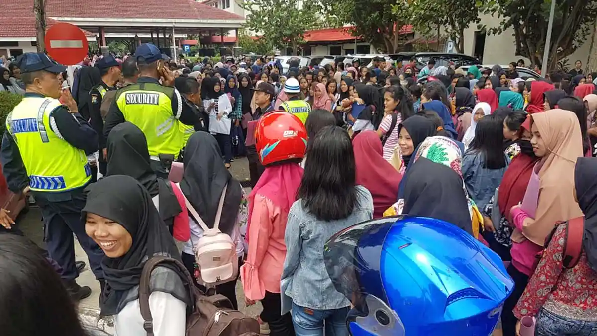 Ratusan Orang Sudah Padati MPH Batamindo, Mendadak PT Schneider Batalkan Lowongan. Ini Kata Pencaker