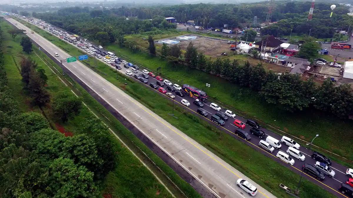 Hari Ini Tol Jakarta-Cikampek Hanya Boleh Dilintasi Pemudik Berpelat Nomor Genap