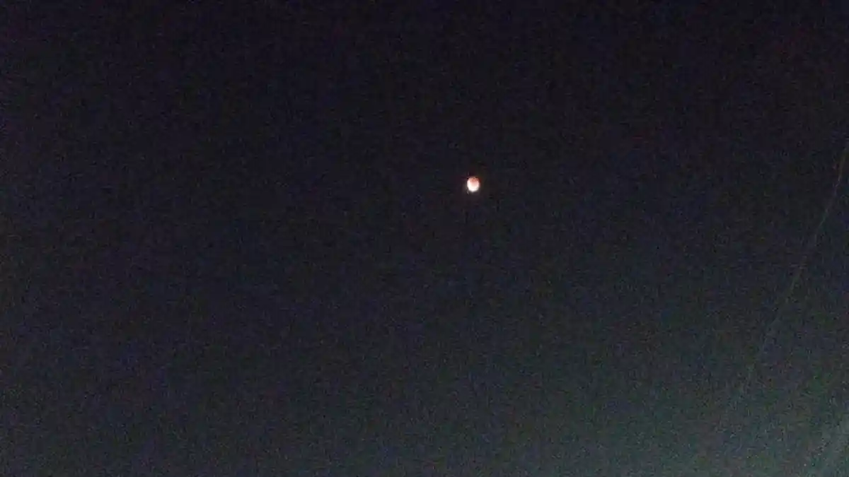 Aiko Suoth Senang Melihat Gerhana Bulan dari Kota Manado Sulawesi Utara