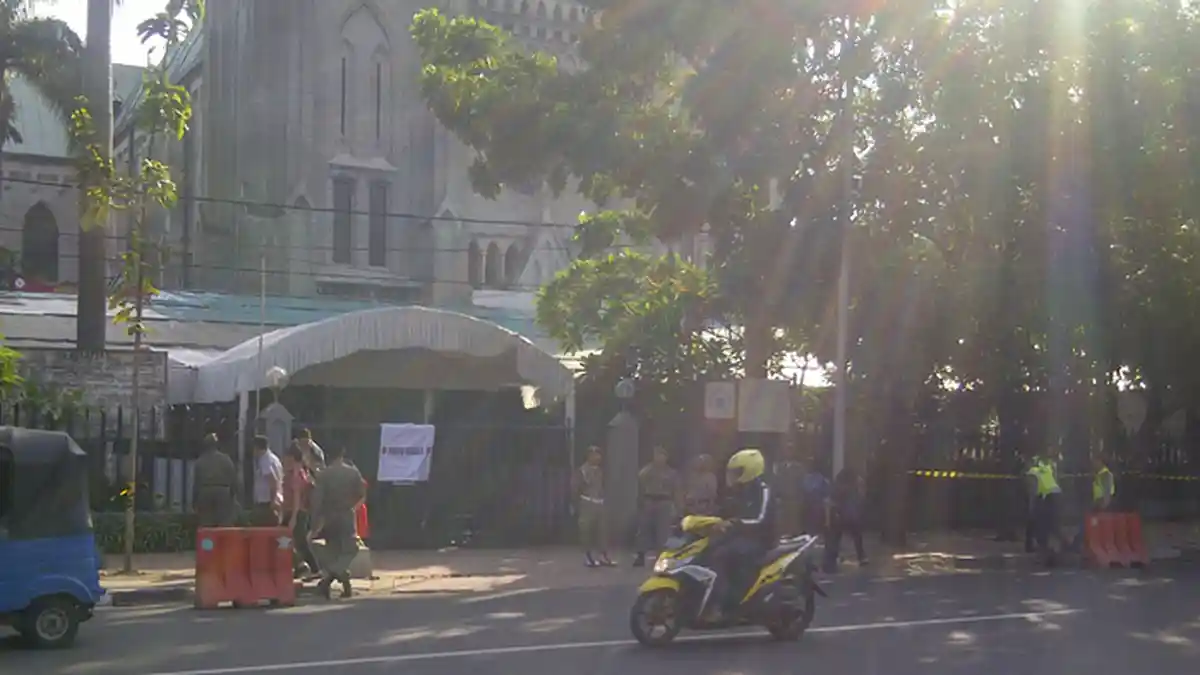Tak Hanya Polisi, Satpol PP Juga Amankan Gereja Katedral