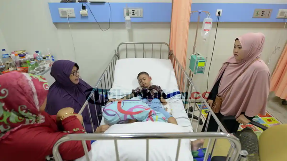 Pekerja Bengkel jadi Petugas Pengasapan