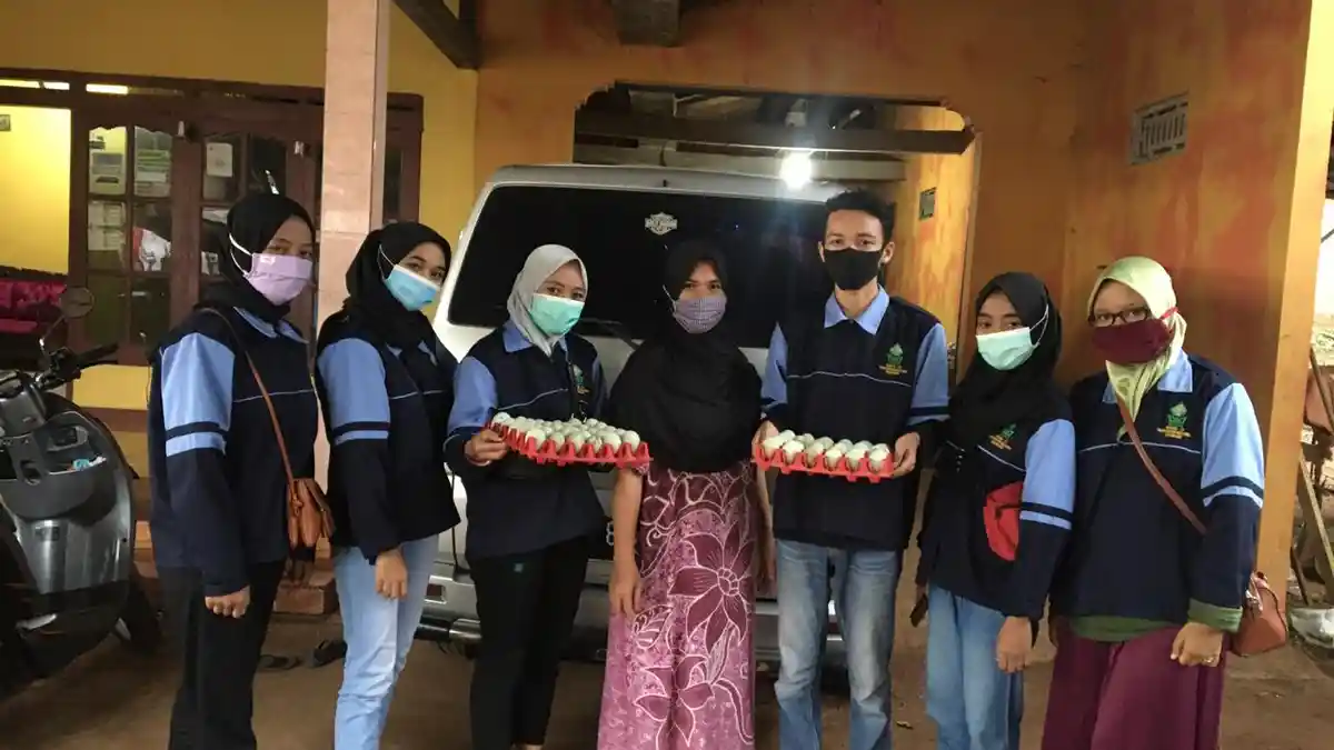 Mahasiswa KKN UIN Walisongo Semarang Belajar Berwirausaha Telur Asin Saat Pandemi